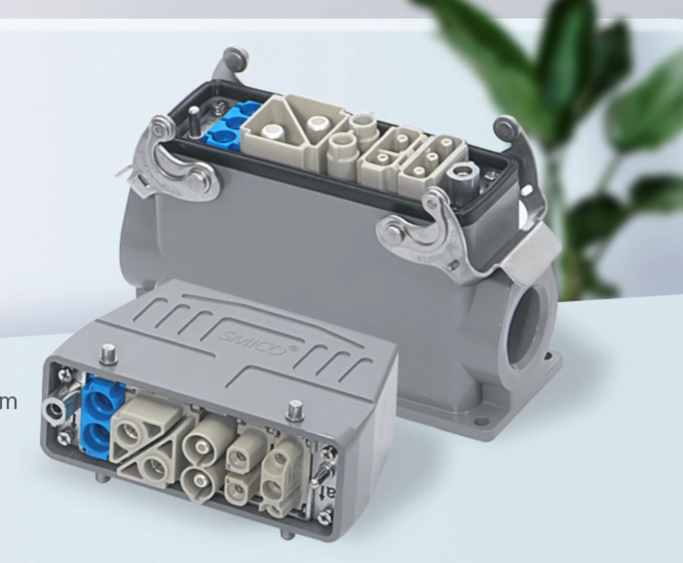 Heavy duty connector hood housing